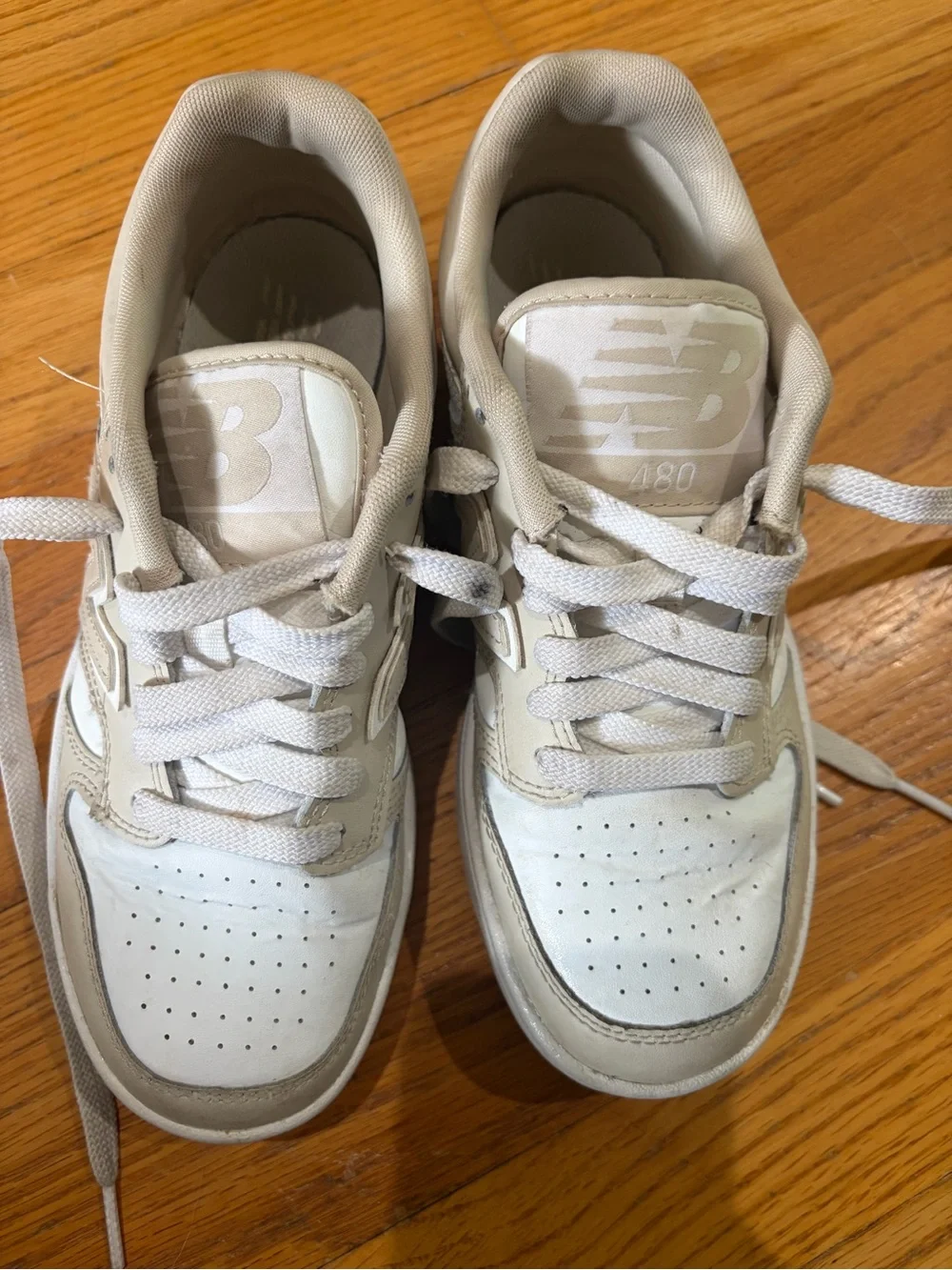 New Balance Kids Cream & White Low-Top Sneakers. Size 4.